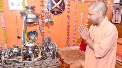 Photo of सीएम योगी ने दूधेश्वर नाथ मंदिर में रुद्राभिषेक कर कांवड़ मेला तैयारियों का लिया जायजा