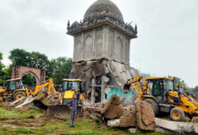 Photo of श्रावस्ती में अवैध मजार पर चला बुलडोजर
