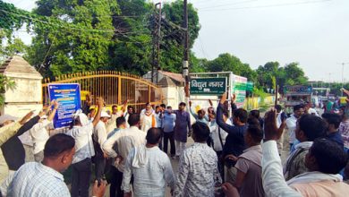 Photo of बिजली कर्मियों का प्रदर्शन, प्रबंध निदेशक व मुख्य अभियंता पर फूटा गुस्सा