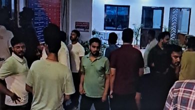 Photo of IIT बीएचयू के छात्रों के नहाते हुए मिले वीडियो, इलेक्ट्रॉनिक डिवाइस और मोबाइल जब्त