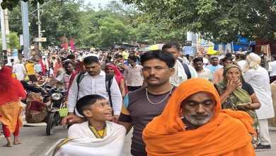 Photo of Mathura : गिरिराजजी की परिक्रमा को उमड़ रहा आस्था का सैलाब