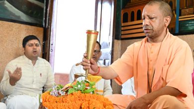 Photo of सावन के पहले दिन सीएम योगी ने किया रुद्राभिषेक