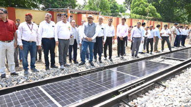 Photo of रेल पटरियों के नीचे सौर ऊर्जा : नए भारत की तस्वीर