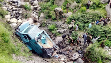 Photo of CRPF जवानों से भरी बस गहरी खाई में गिरी, 3 की मौत