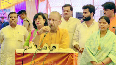 Photo of बाढ़ पीड़ितों की मसीहा बनी योगी सरकार, अब तक 2 लाख से अधिक लोगाें को दी राहत