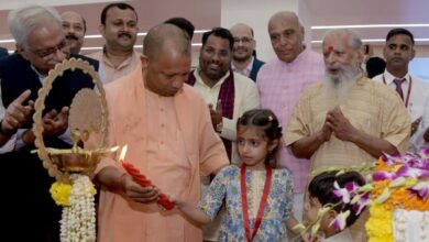Photo of इलाज के लिए सुविधा और पैसे की कोई कमी नहीं : सीएम योगी