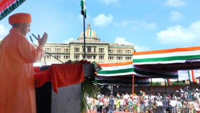 Photo of योगी ने अपने आवास पर फहराया तिरंगा, स्वाधीनता सेनानियों को दी श्रद्धांजलि