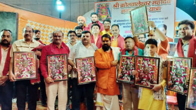 Photo of कोतवालेश्वर महादेव की नगर भ्रमण यात्रा में सहयोग करने वाले सम्मानित