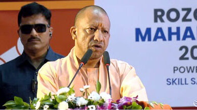 Photo of जहां पहले योजनाएं नहीं पहुंचती थीं, आज वहां मिल रहे रोजगार : योगी